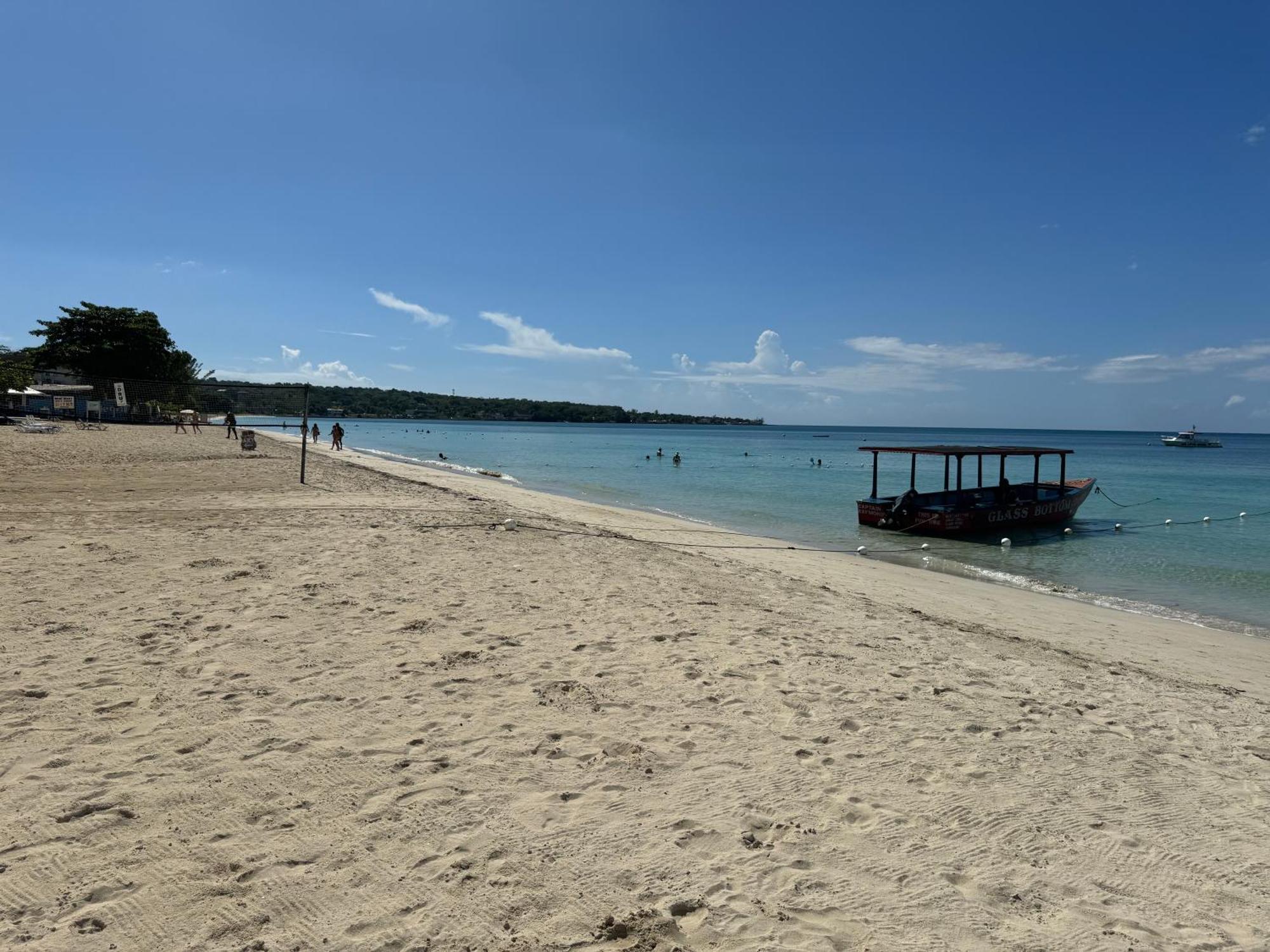 Marriott White Sands, Beachfront Condo At Negril Beach Club Экстерьер фото